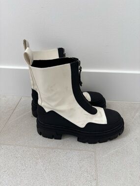 H&M Chunky Lug Sole Boots Black White Contrast Zip Combat Boots Size 9